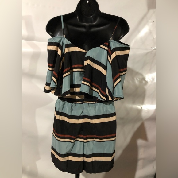 Women’s Open Shoulder Romper Size Medium - Picture 2 of 4